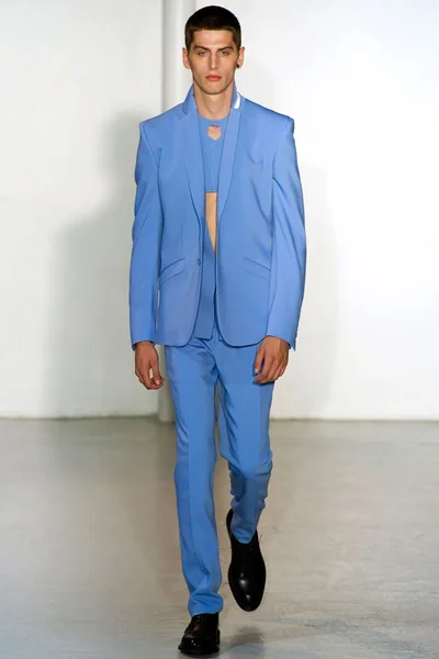 Look 11